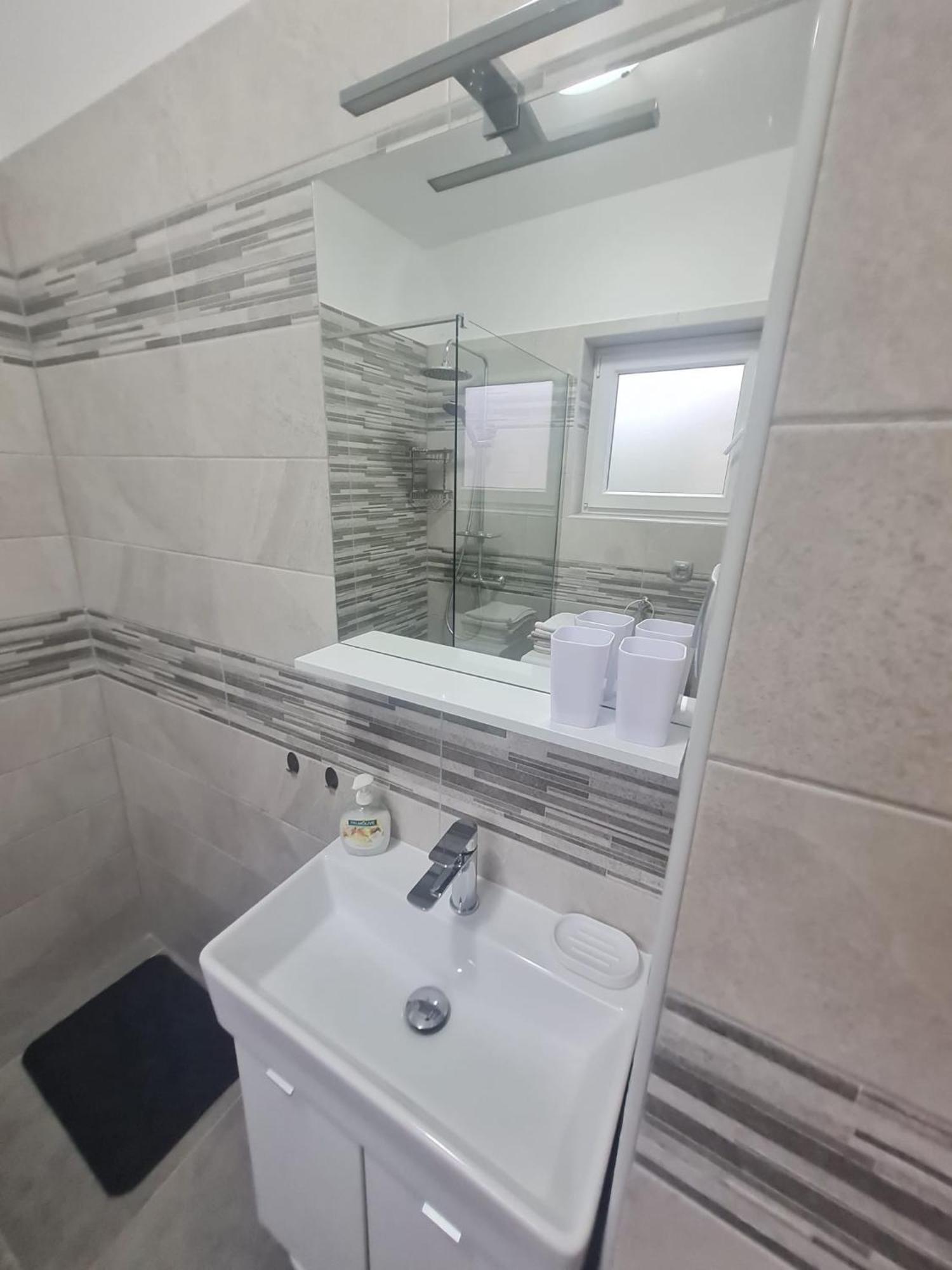 Apartment Anton Pinezići Buitenkant foto