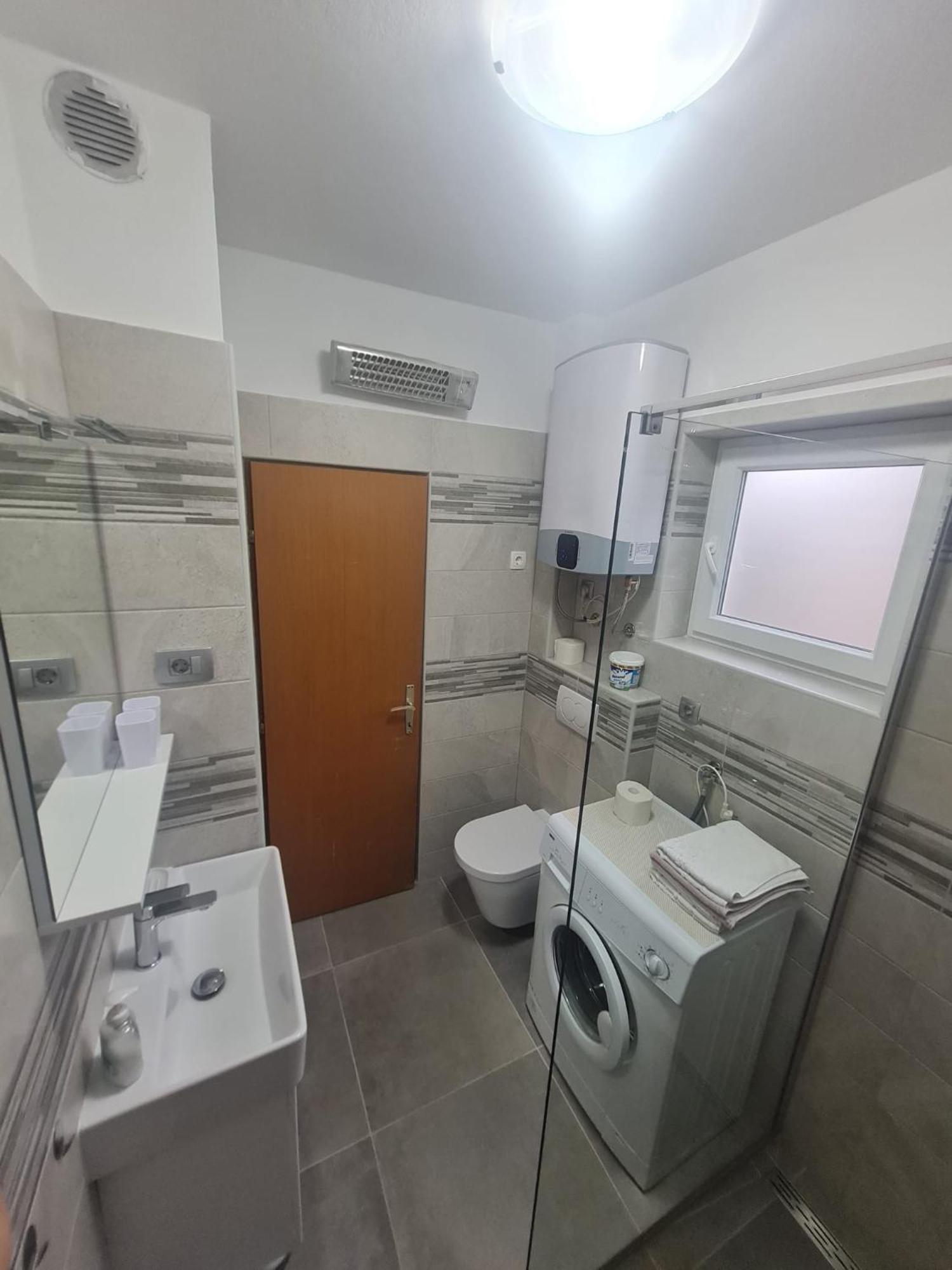 Apartment Anton Pinezići Buitenkant foto