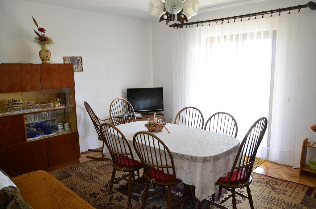 Apartment Anton Pinezići Buitenkant foto