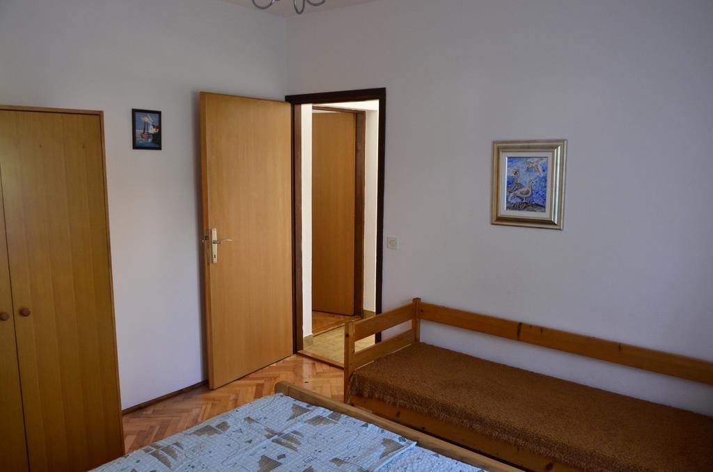 Apartment Anton Pinezići Buitenkant foto