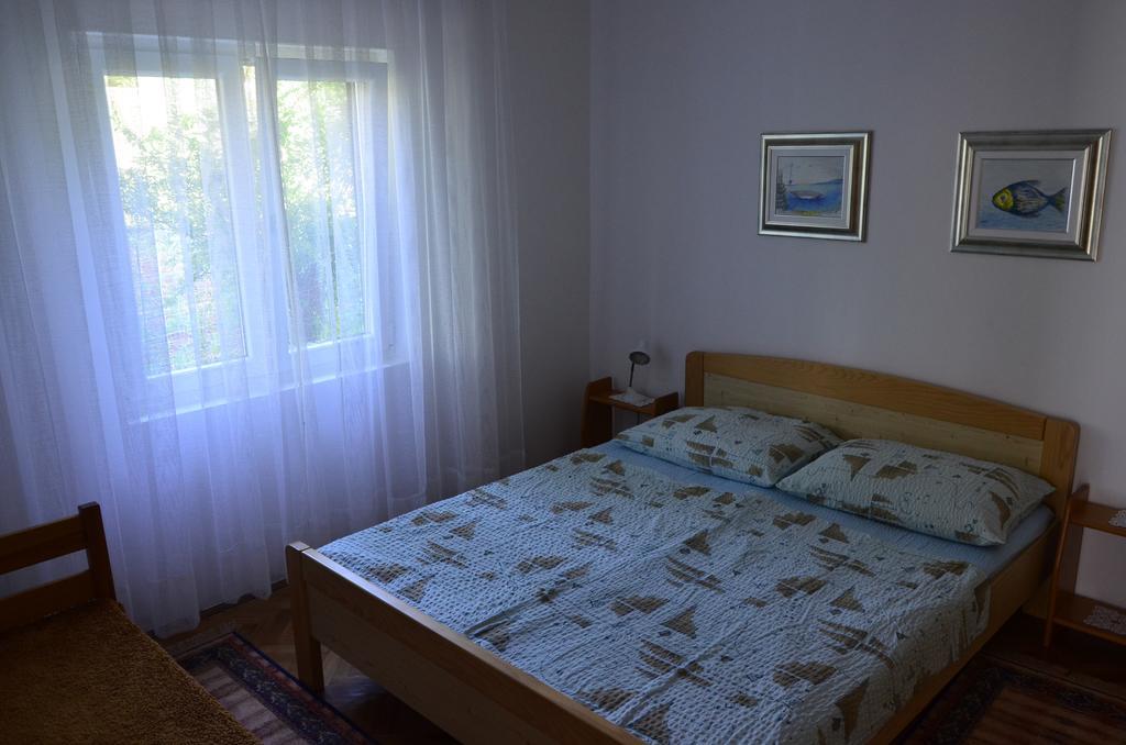 Apartment Anton Pinezići Buitenkant foto