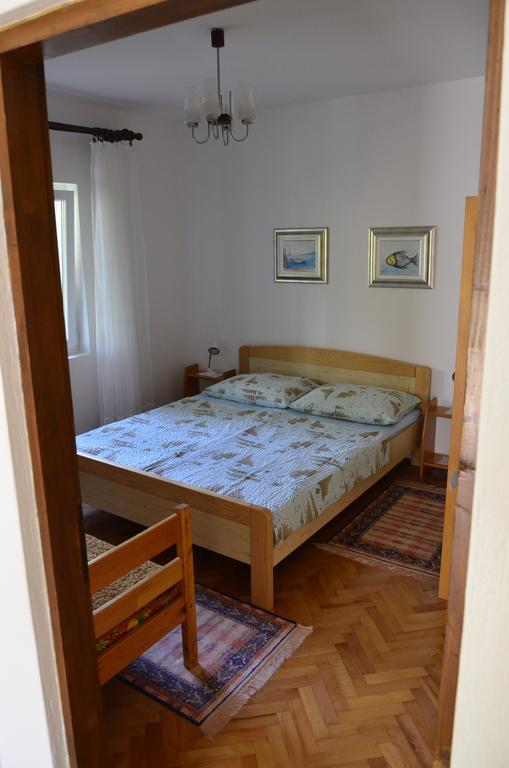 Apartment Anton Pinezići Buitenkant foto